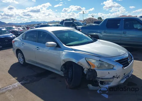 2014 Nissan Altima 2.5/2.5 S/2.5 Sl/2.5 Sv z USA, uszkodzony, nr VIN 1N4AL3AP5EC286352